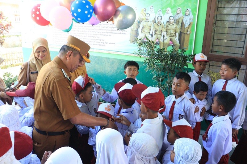Wakil Wali Kota Payakumbuh, Elzadaswarman, bersama jajaran pejabat daerah turun langsung meninjau sejumlah SDN dan SMPN, Senin (14/7/2025)